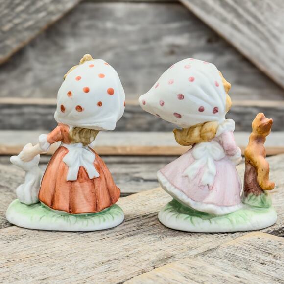 Pair of Vintage Homco Little Girl Figurines-Girl w/Cat and Girl w/ Squirrel, 3”H - Picture 3 of 7